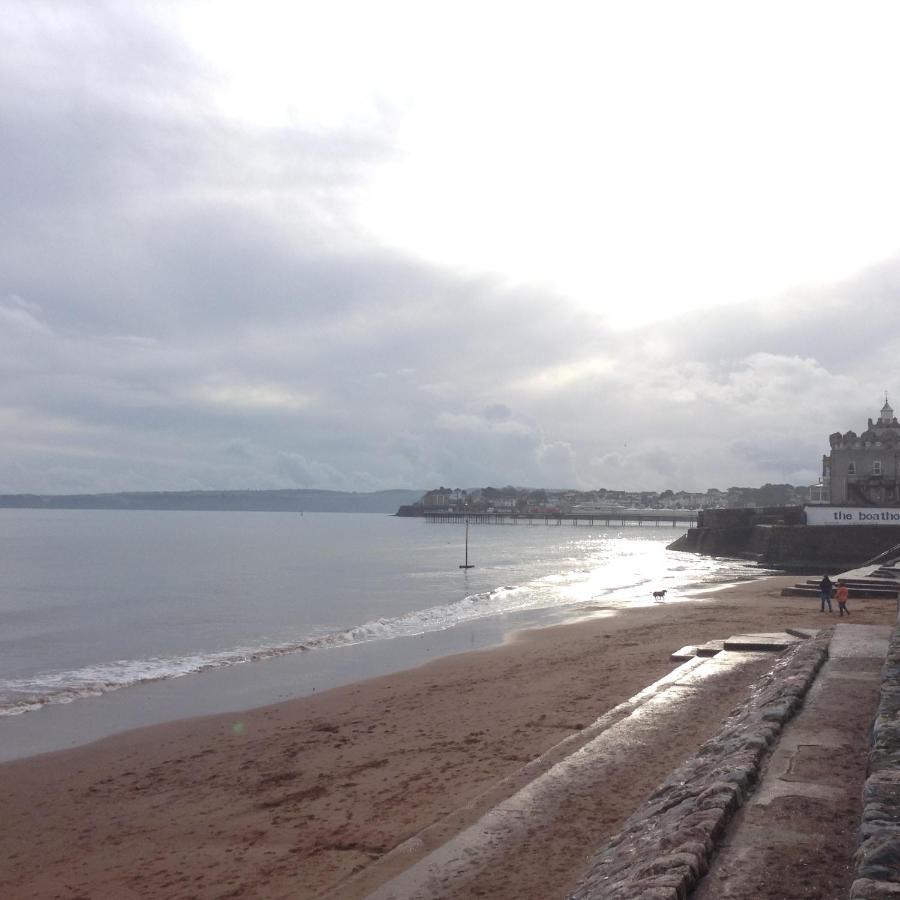 Pink House ,Opposite Beach ,Sleeps 6 , 2 Bedroom Ground Floor Self Contained Garden Flat , Private Entrance , Kitchen , Guaranteed Parking ,Wifi , Movies ,Bathroom ,Fridge , Microwave ,Bedroom 1, Double Bed & 2 Single Beds ,Bedroom 2 , Double Bed Paignton Εξωτερικό φωτογραφία
