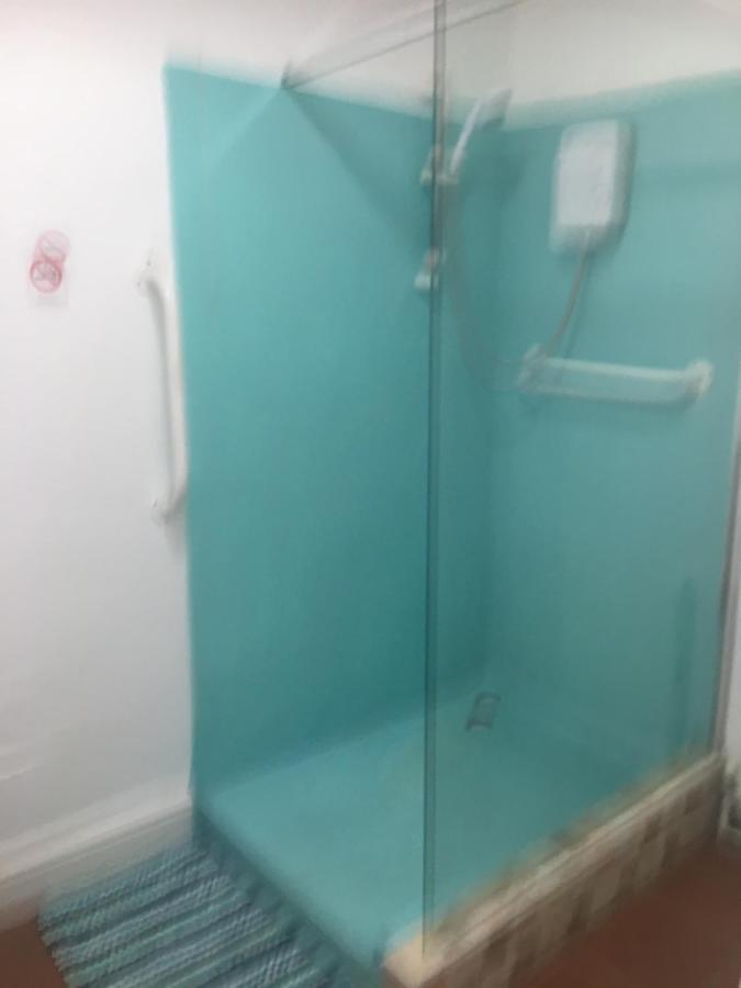 Pink House ,Opposite Beach ,Sleeps 6 , 2 Bedroom Ground Floor Self Contained Garden Flat , Private Entrance , Kitchen , Guaranteed Parking ,Wifi , Movies ,Bathroom ,Fridge , Microwave ,Bedroom 1, Double Bed & 2 Single Beds ,Bedroom 2 , Double Bed Paignton Εξωτερικό φωτογραφία
