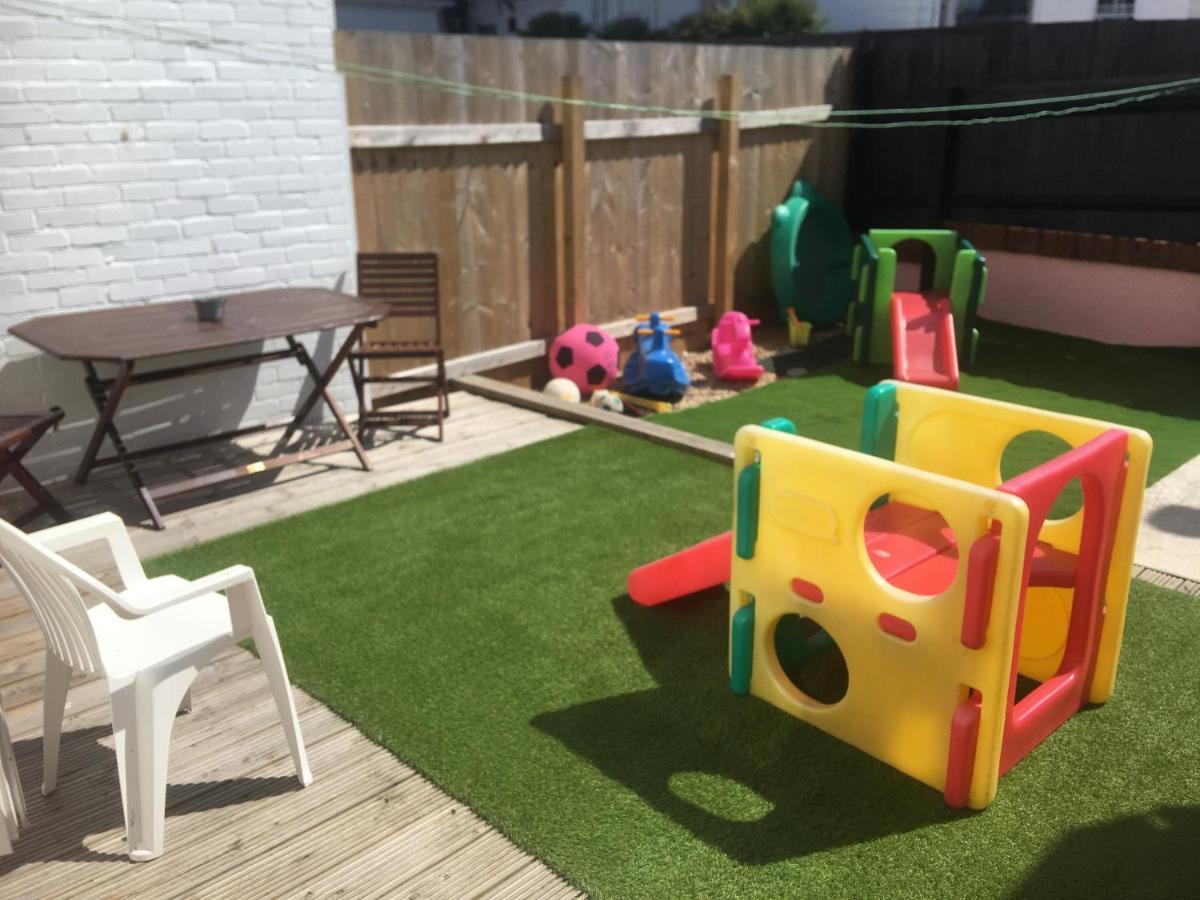Pink House ,Opposite Beach ,Sleeps 6 , 2 Bedroom Ground Floor Self Contained Garden Flat , Private Entrance , Kitchen , Guaranteed Parking ,Wifi , Movies ,Bathroom ,Fridge , Microwave ,Bedroom 1, Double Bed & 2 Single Beds ,Bedroom 2 , Double Bed Paignton Εξωτερικό φωτογραφία